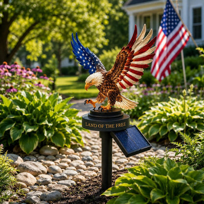 🔥🔥Solar Eagle Garden Light – A Glowing Tribute to American Freedom