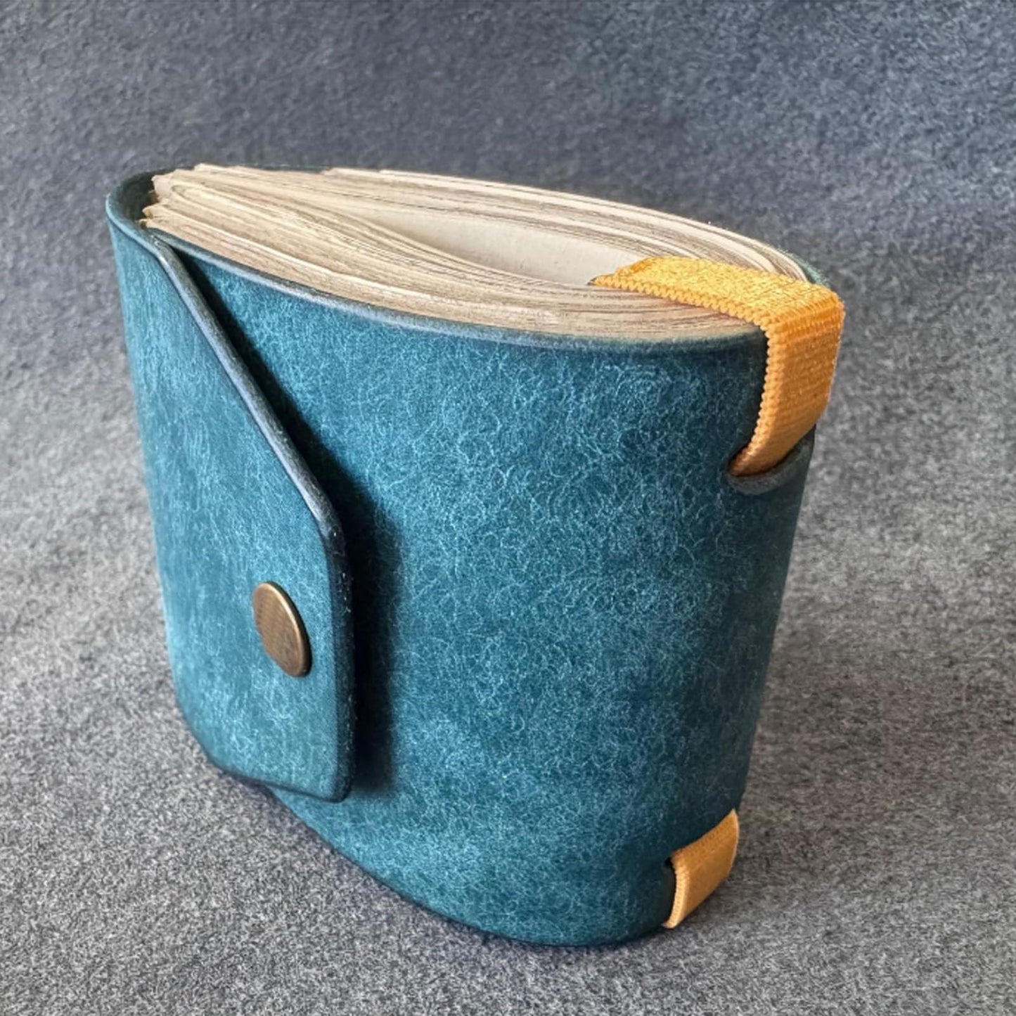 💸 Stop Sitting on a Bulky Wallet — Carry Your Cash, Cards & Confidence in One Slim Pocket-Sized Powerhouse.