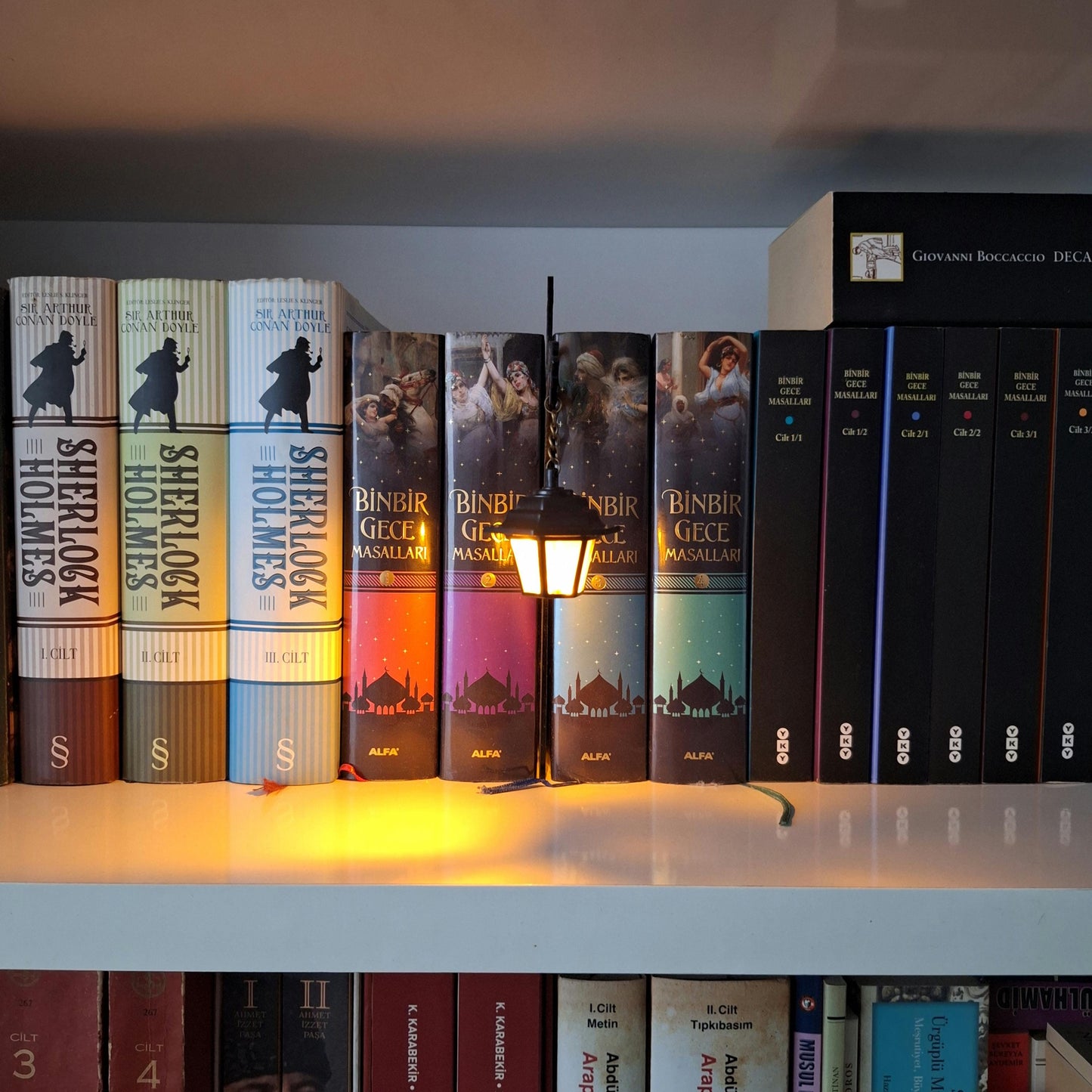 📚 Turn Your Bookshelf Into A Magical Library That Glows Every Night