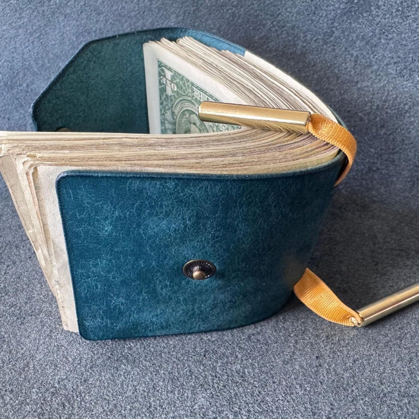 💸 Stop Sitting on a Bulky Wallet — Carry Your Cash, Cards & Confidence in One Slim Pocket-Sized Powerhouse.