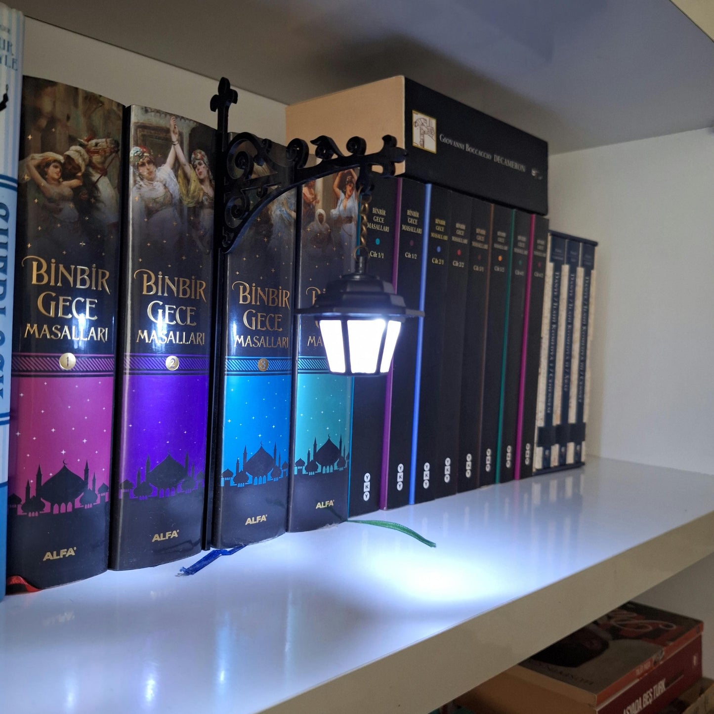 📚 Turn Your Bookshelf Into A Magical Library That Glows Every Night